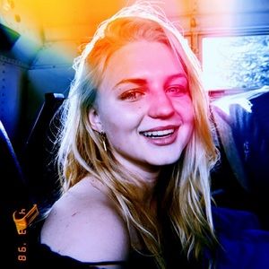 Meet your Posher, Eva